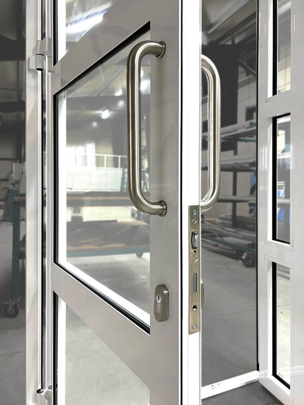 Новинка! Алюминиевая противопожарная дверь EIWS 60