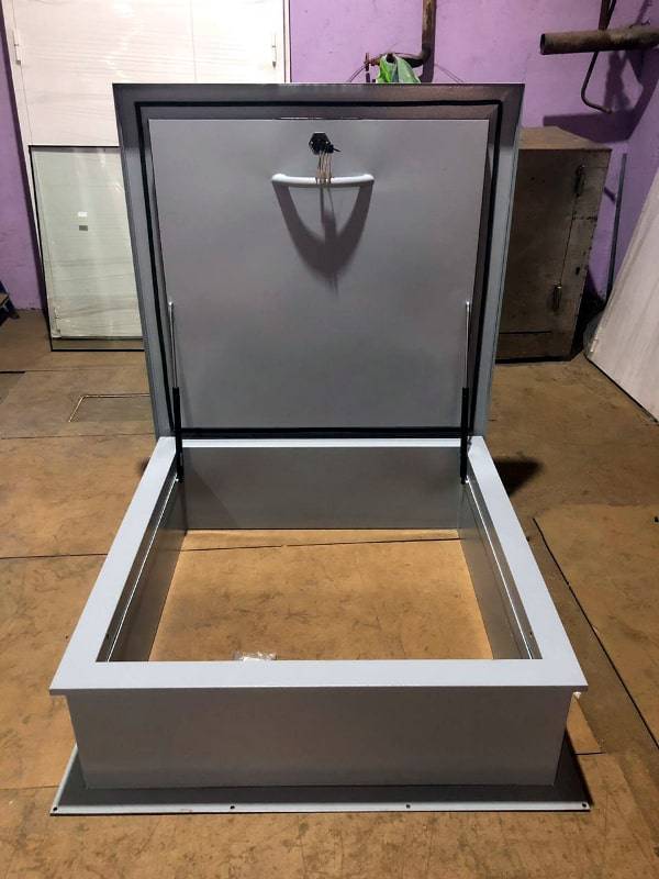 Открытый люк