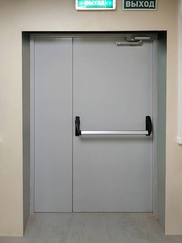 Полуторопольная дверь «антипаника»