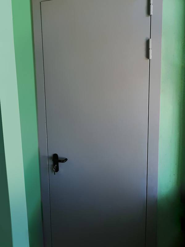 Противопожарная дверь (ул. Валовая, д.6)